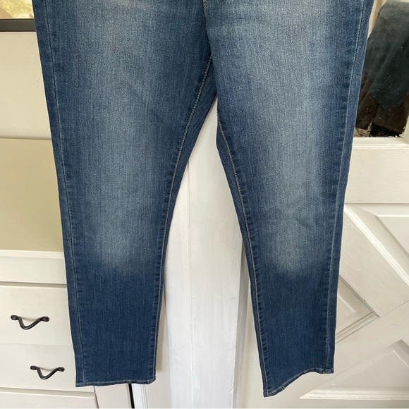 Levi's Mid-Rise Straight Women's Jeans - Picture 9 of 13
